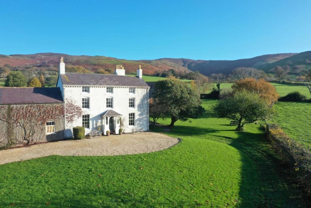 Georgian Country House -Panoramic Views -Sleeps 12 Ruthin Dış mekan fotoğraf
