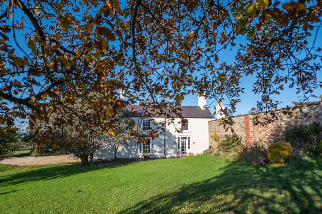 Georgian Country House -Panoramic Views -Sleeps 12 Ruthin Dış mekan fotoğraf
